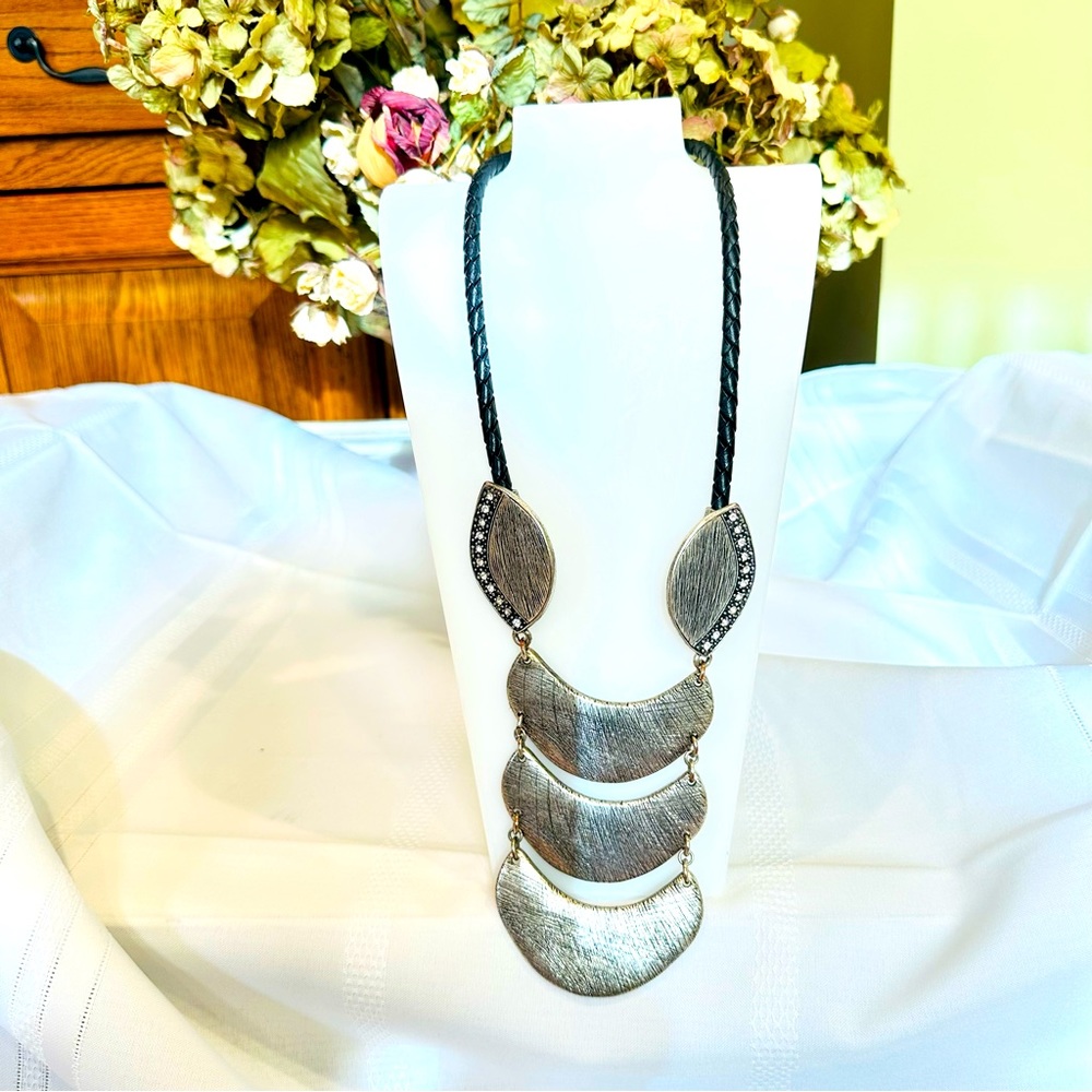 NWOT Necklace